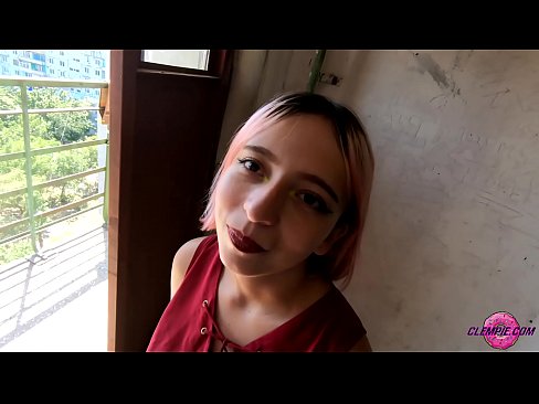 ❤️ Cov tub ntxhais kawm Sensual Sucks ib tug neeg txawv txawv nyob rau hauv lub Outback - Cum ntawm nws lub ntsej muag ️❌ Super sex ntawm peb ☑