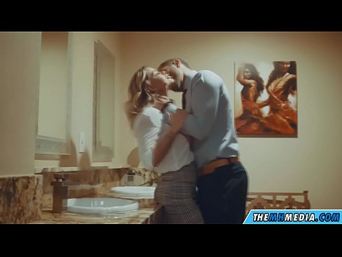 ❤️ Thaum ib tug busty blonde ntxias koj nyob rau hauv ib tug pej xeem chav dej ️❌ Super sex ntawm peb ☑